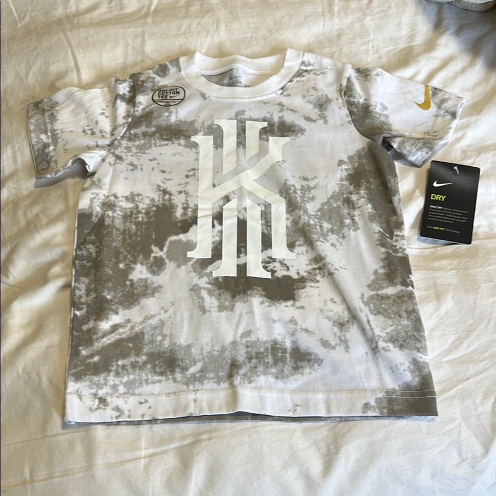 Nike Boys. Size 6-7 years old. Dri-Fit